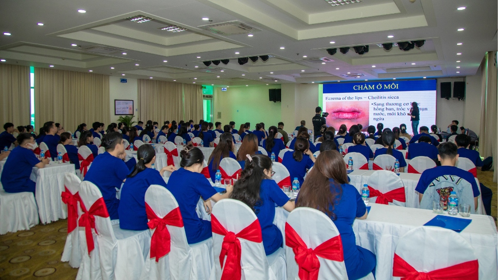 Chụp ảnh hội nghị hội thảo lễ ký kết Cần Thơ