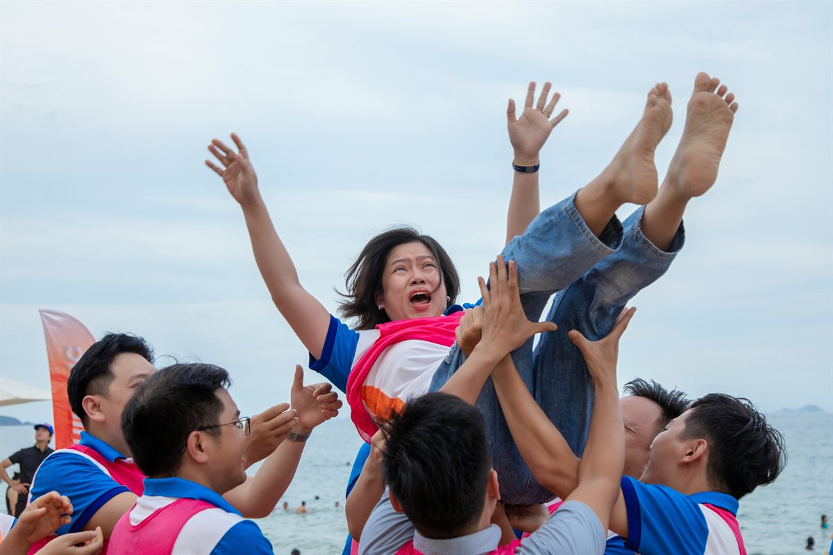 Giương Cao Cờ Chiến Thắng