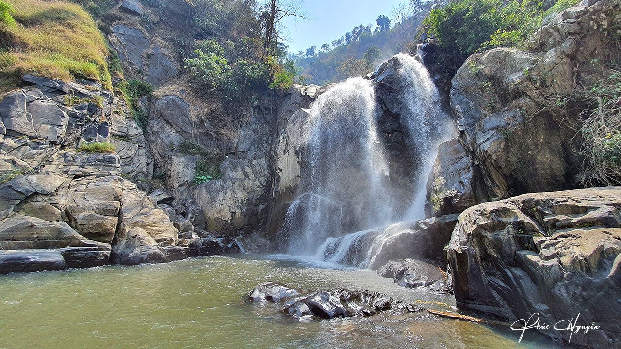 Hành trình xuyên rừng từ Lâm Đồng qua Đăk Nông trekking đỉnh Tà Đùng 13 Tầng thác bên dưới của thác Phi Liêng