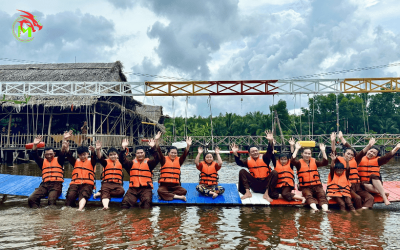 Quay chụp team building cà mau