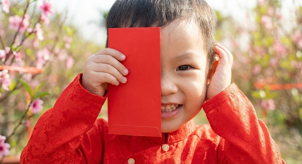 Tạo dáng chụp ảnh tế cho bé